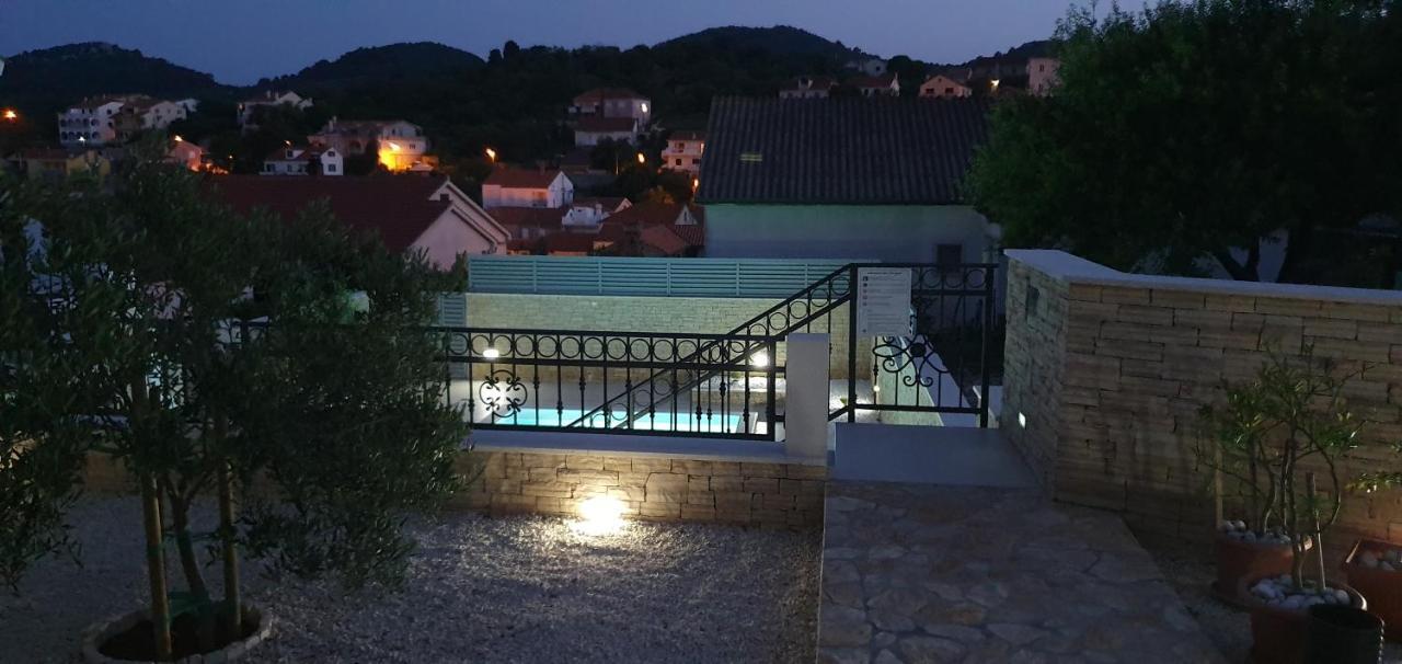 Apartment Azaleja Sali Exterior photo
